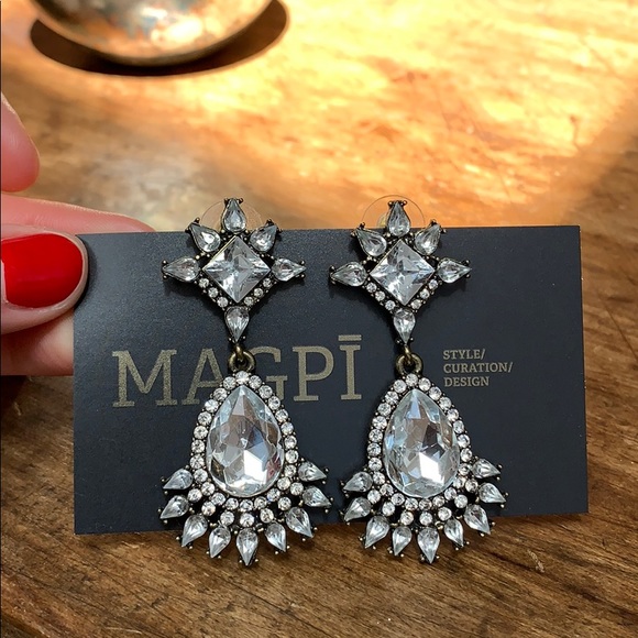 BaubleBar Jewelry - Baublebar Diamond Teardrop Light Catching Post